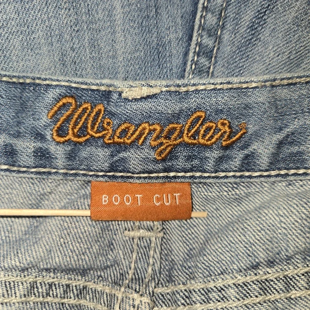 Wrangler Retro Boot Cut Jeans Mens 42x32 Light‎ Wash Distressed Denim WLT20BB